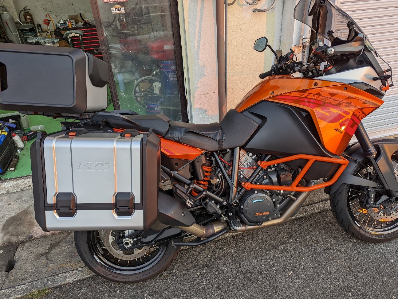 北海道ツーリングの荷物を積んだKTM 1190 Adventure