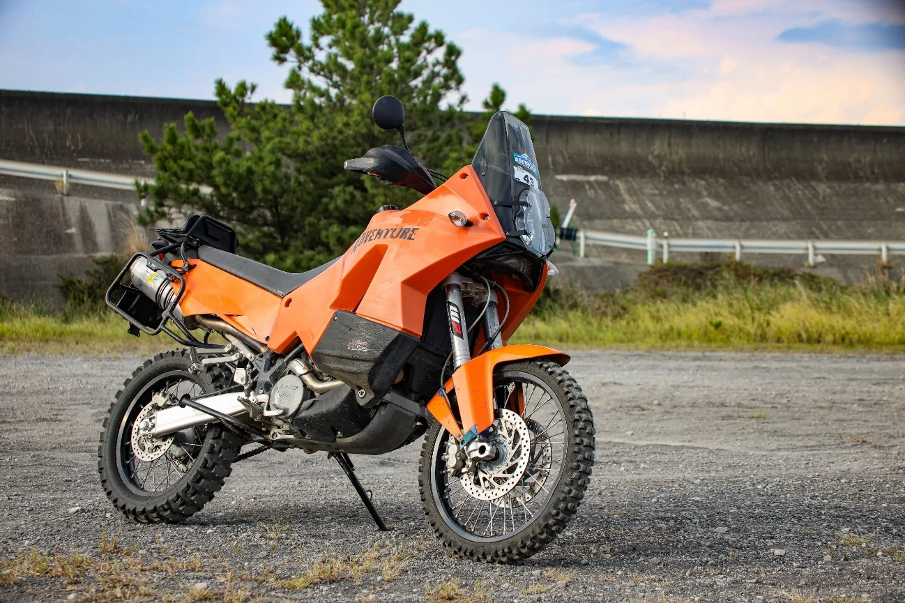 Safari Tanks 40Lタンクを装着したKTM 990 ADVENTURE S