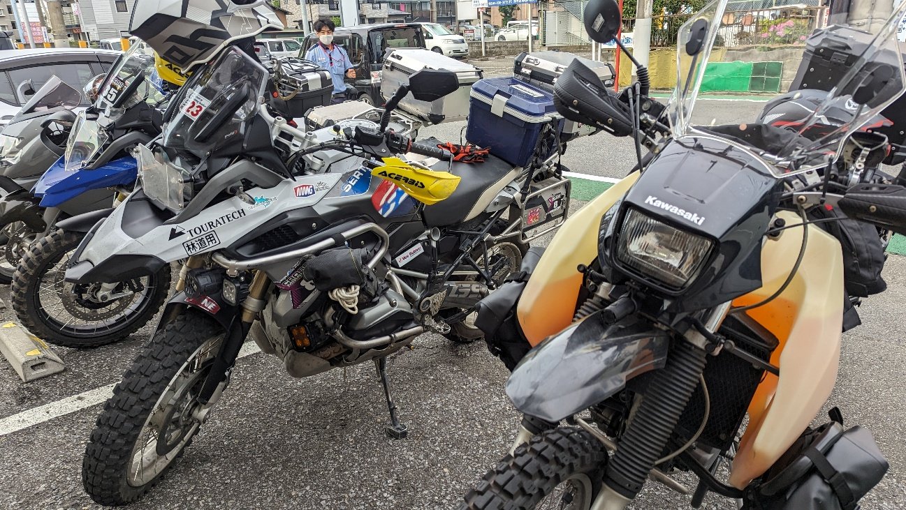 知人とのツーリングに参加した世界一周仕様のKLR650